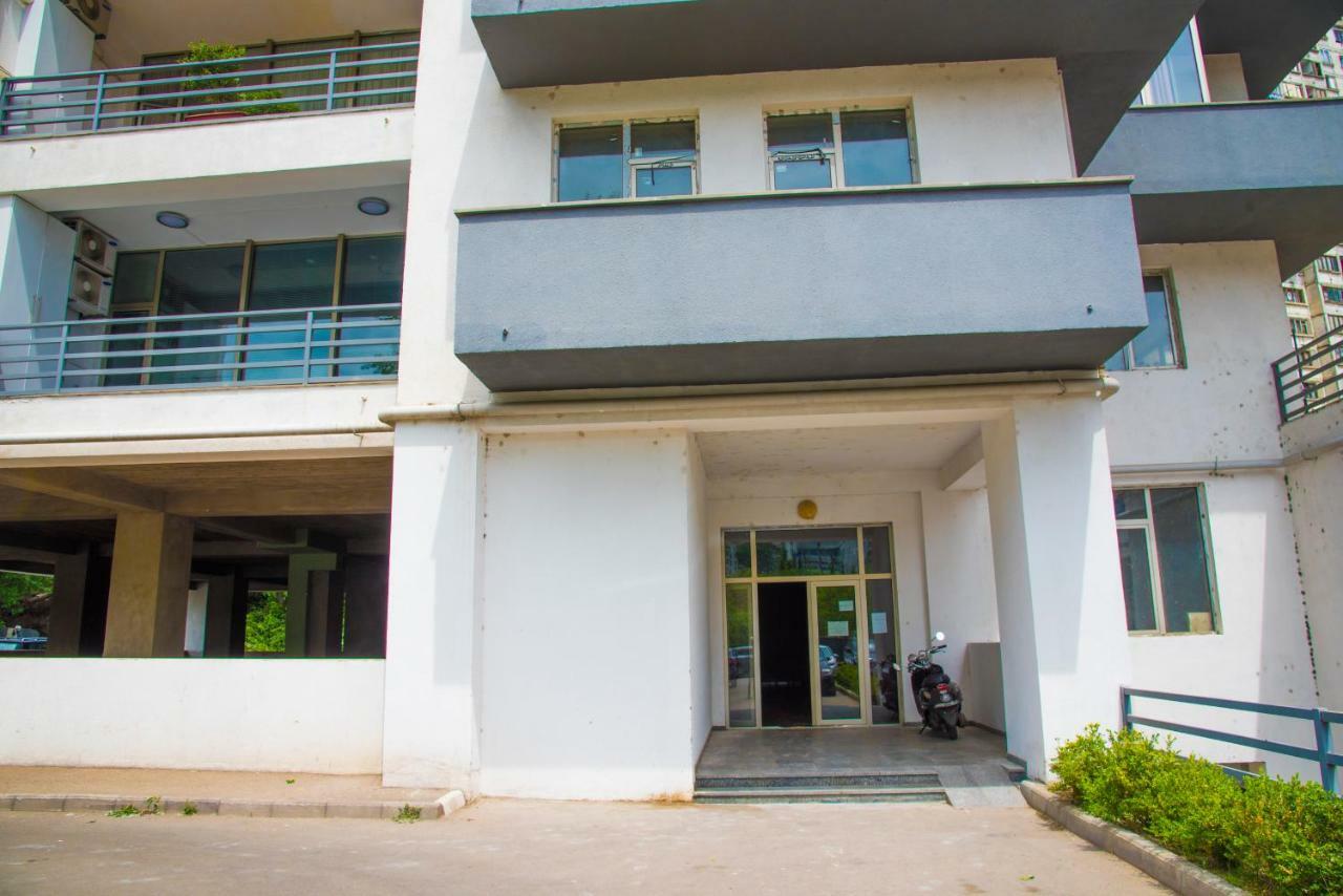 Tbilisi Apartment Tennis Court Exterior photo