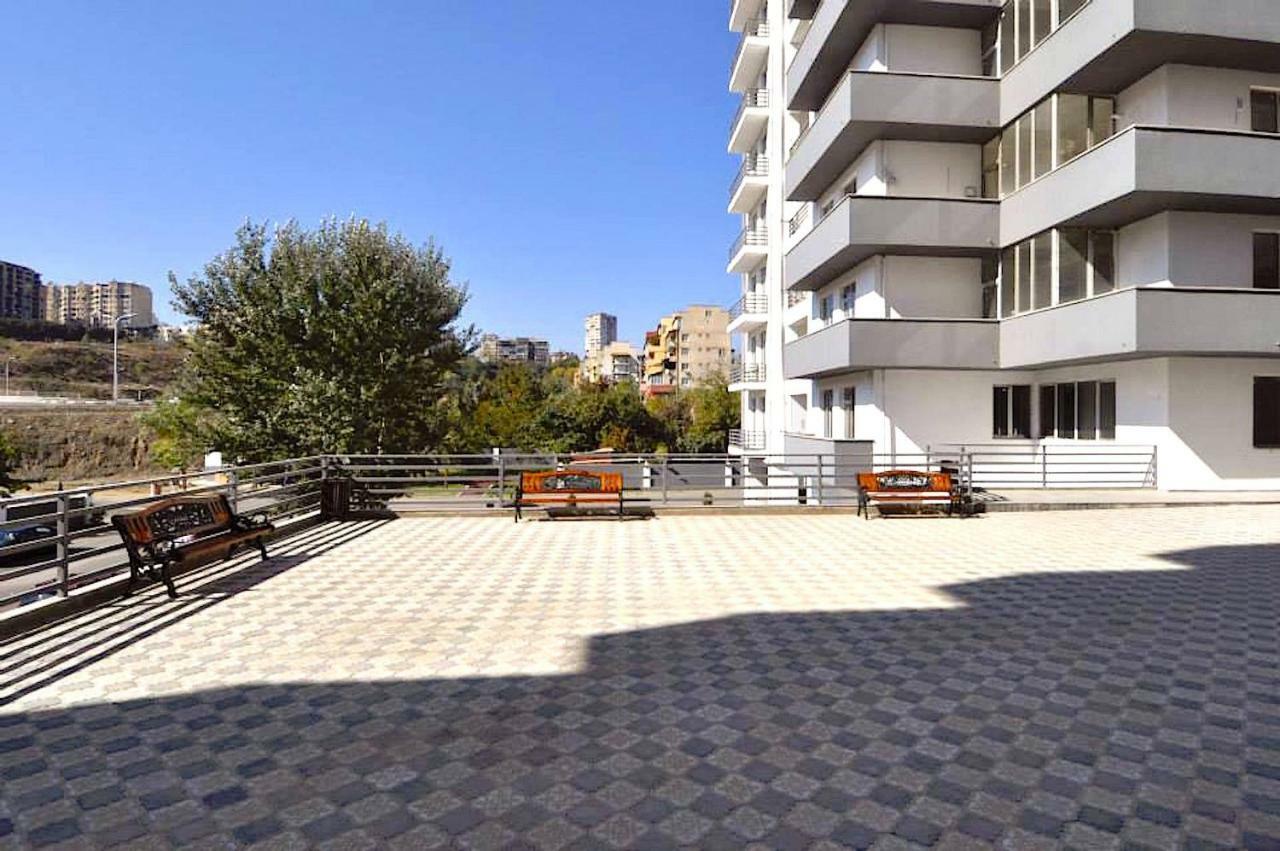 Tbilisi Apartment Tennis Court Exterior photo