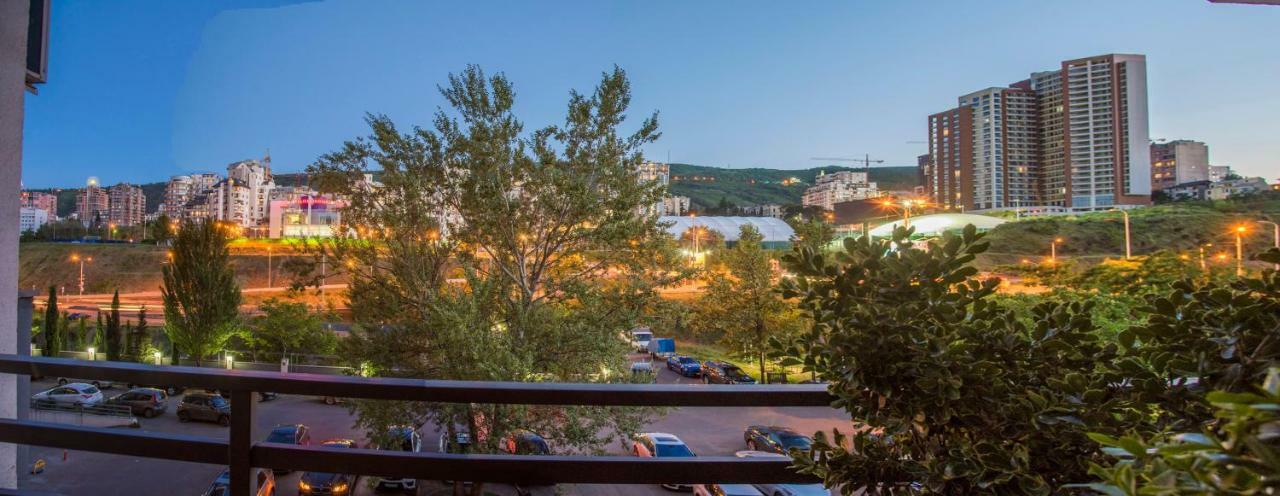 Tbilisi Apartment Tennis Court Exterior photo